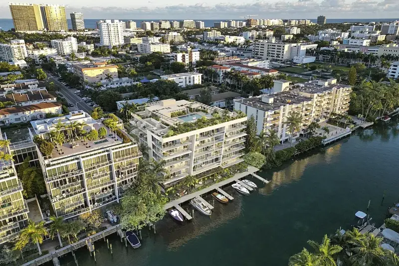9900 West, Bay Harbor Islands, photo 1