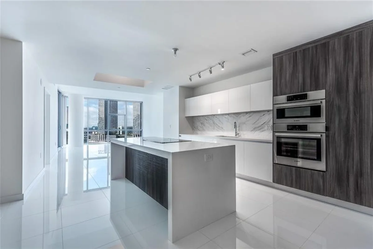 851 NE 1st Ave #1912, Miami: photo 1 of 26