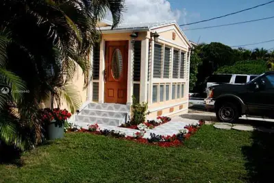 9324 Abbott Ave, Surfside: photo 1 of 34
