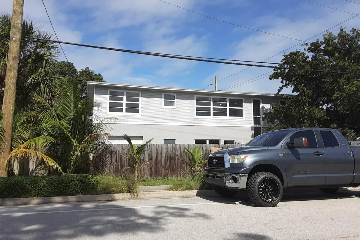 799 NE 34th Ct, Oakland Park: photo 1 of 26