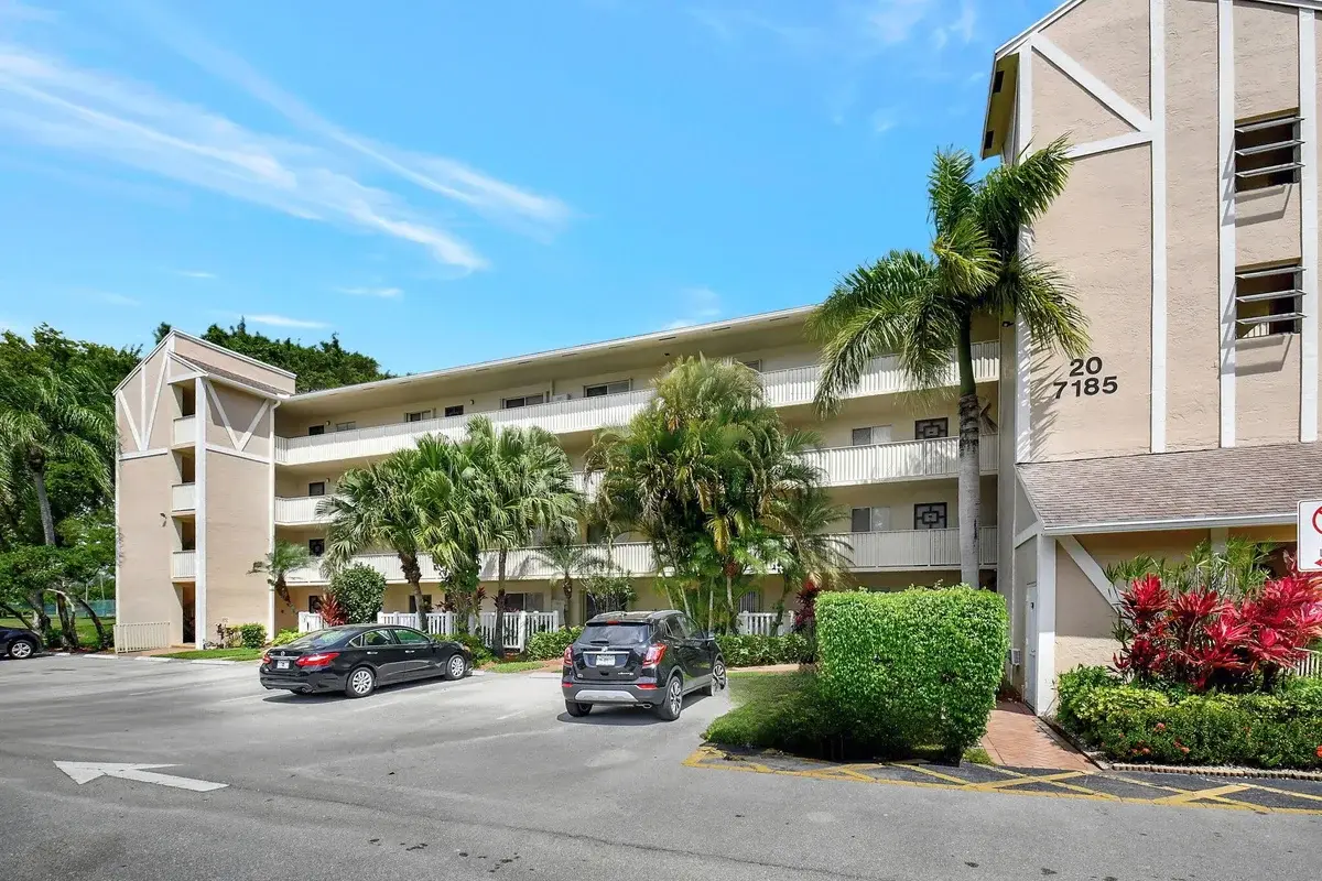 7185 Huntington Ln #301, Delray Beach: photo 1 of 22