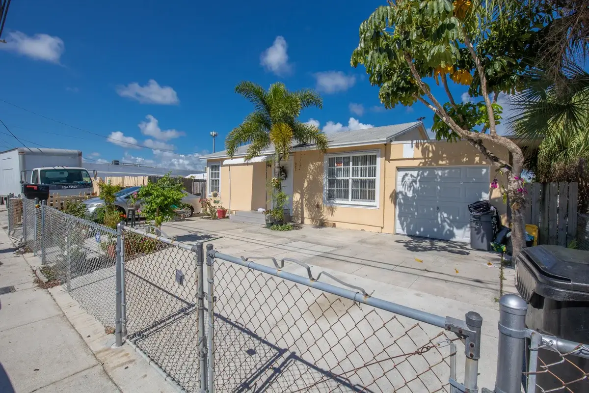922 S Dixie St, Lake Worth Beach: photo 1 of 20