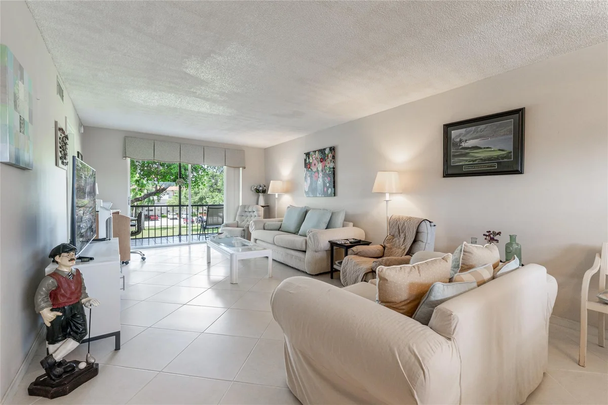671 S Hollybrook Dr #306, Pembroke Pines: photo 1 of 53