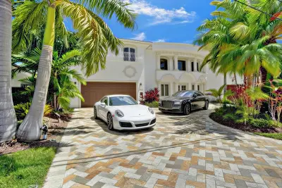 3061 NE 43rd St, Fort Lauderdale: photo 1 of 42