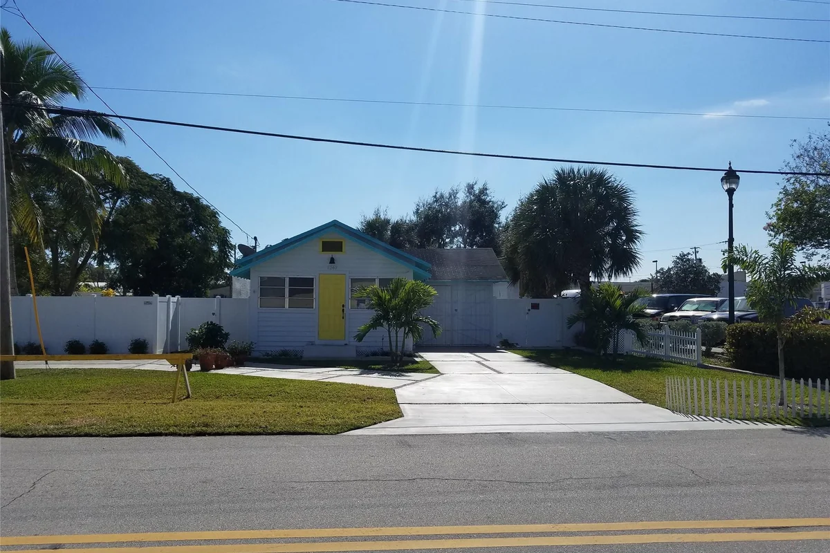 1240 NE 34th Ct, Oakland Park: photo 1 of 1