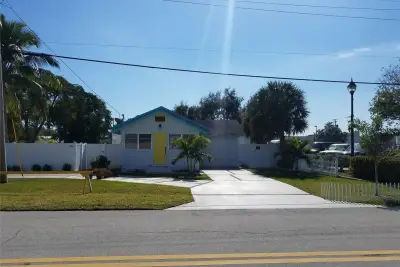 1240 NE 34th Ct, Oakland Park: photo 1 of 1