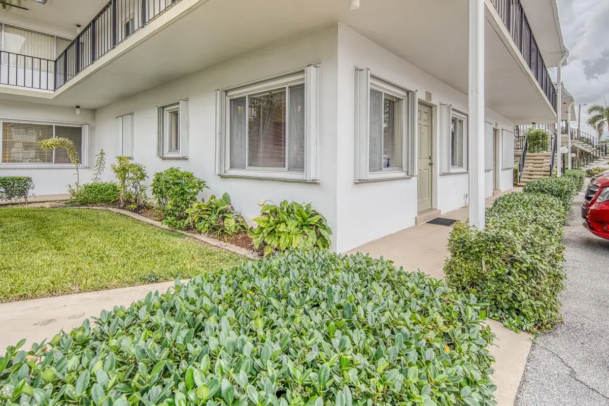 3040 Lake Osborne Dr #106, Palm Springs: photo 1 of 20