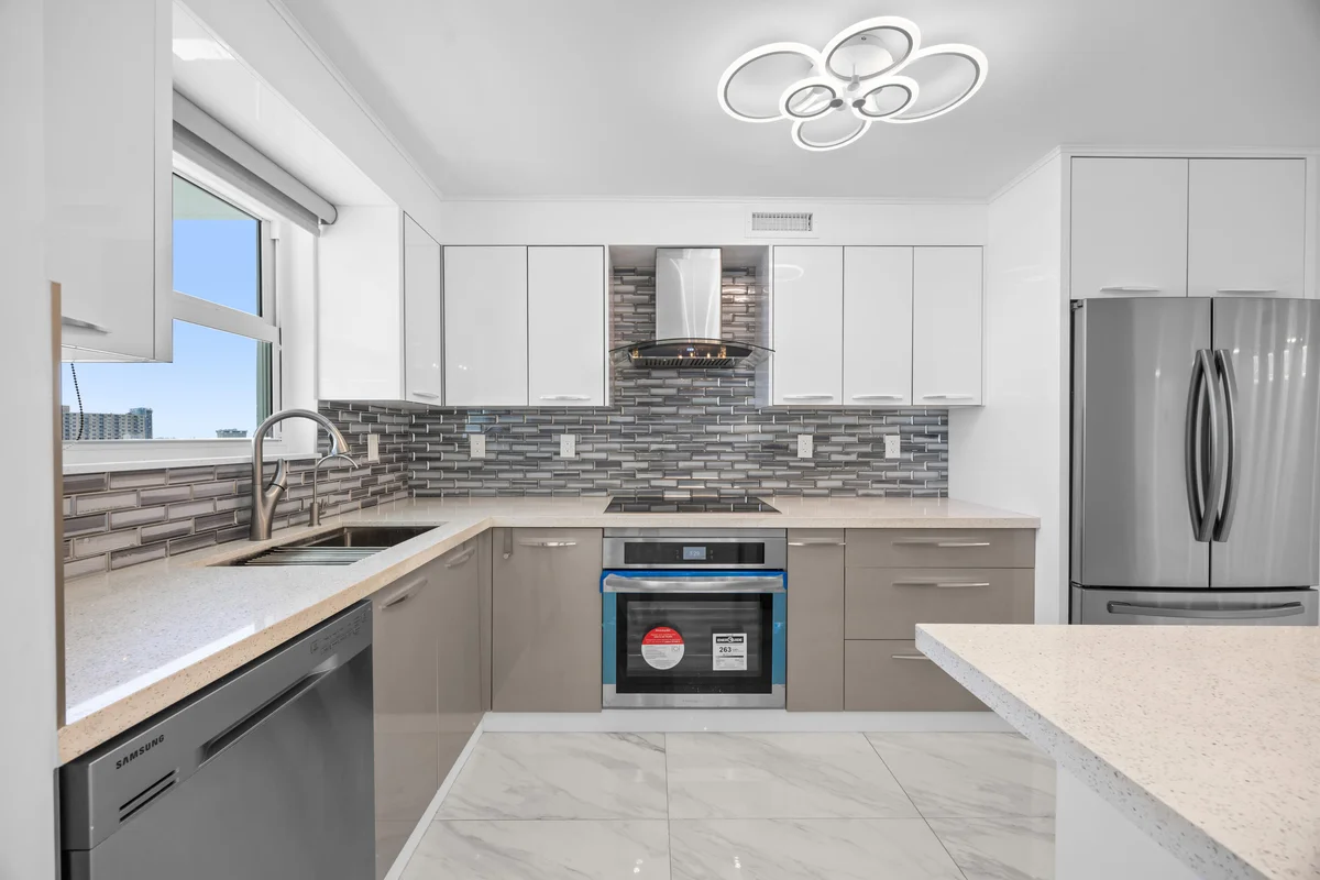 137 Golden Isles Dr #914, Hallandale Beach: photo 1 of 60