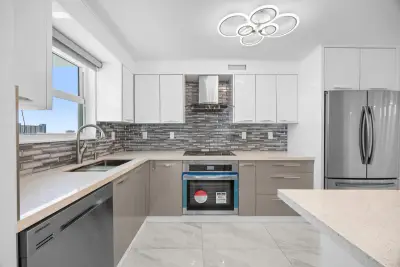 137 Golden Isles Dr #914, Hallandale Beach: photo 1 of 60