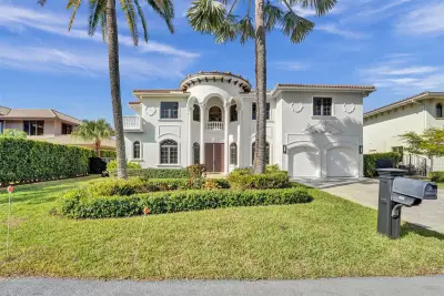 642 Palm Dr, Hallandale Beach: photo 1 of 76
