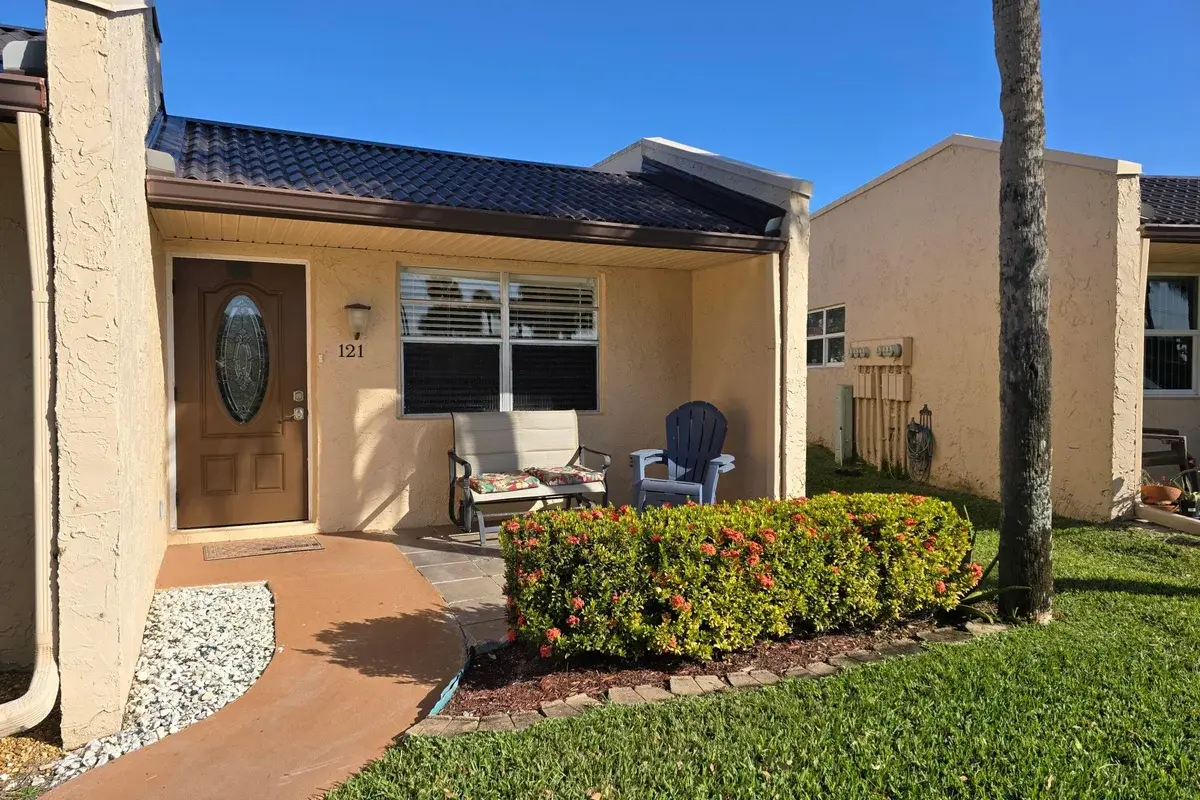 121 Lake Gloria Dr, West Palm Beach: photo 1 of 26