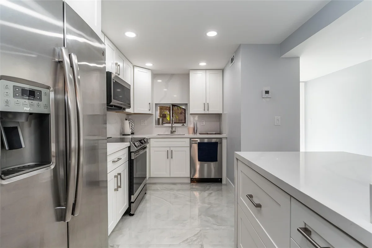 9523 S Hollybrook Lake Dr #102, Pembroke Pines: photo 1 of 64