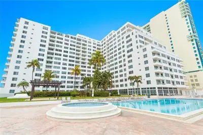 5005 Collins Ave #1210, Miami Beach: photo 1 of 18