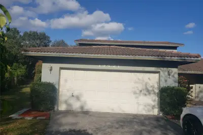 19421 NW 18th Ct, Miami Gardens: photo 1 of 50