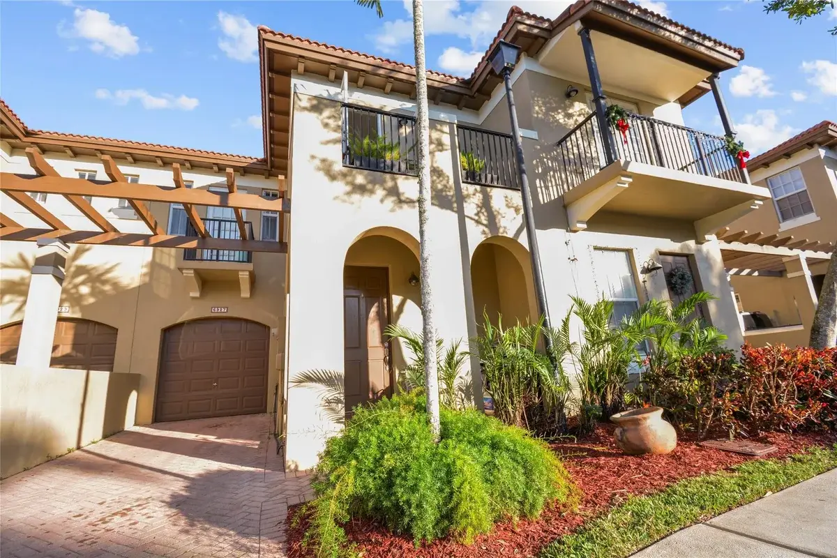 6927 Julia Gardens Dr, Coconut Creek: photo 1 of 32