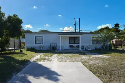 303 NW 28 Way, Fort Lauderdale: photo 1 of 33