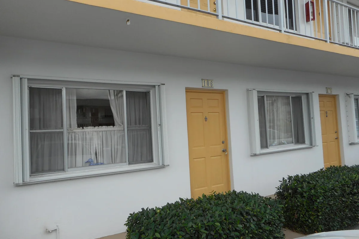 3322 Cynthia Ln #106, Lake Worth: photo 1 of 27
