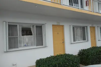 3322 Cynthia Ln #106, Lake Worth: photo 1 of 27