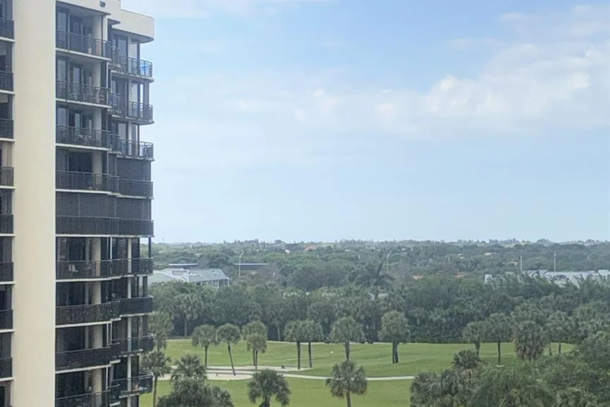 2425 Presidential Way #705, West Palm Beach: photo 1 of 27