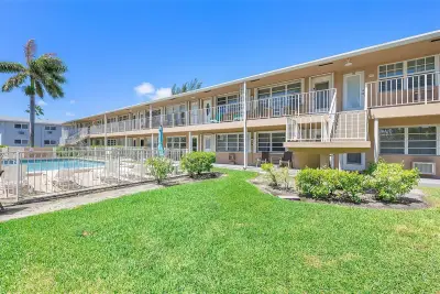 500 Layne Blvd #6, Hallandale Beach: photo 1 of 15