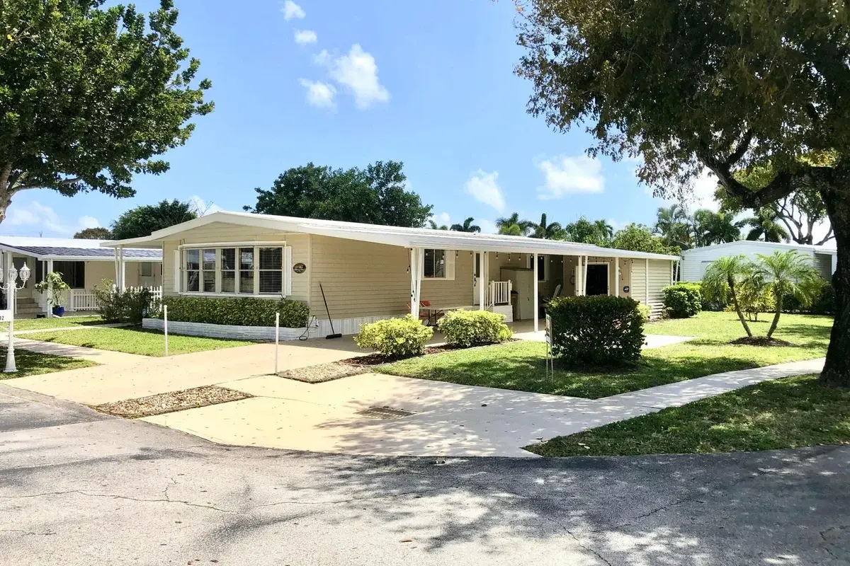 292 NW 53 St, Deerfield Beach: photo 1 of 51
