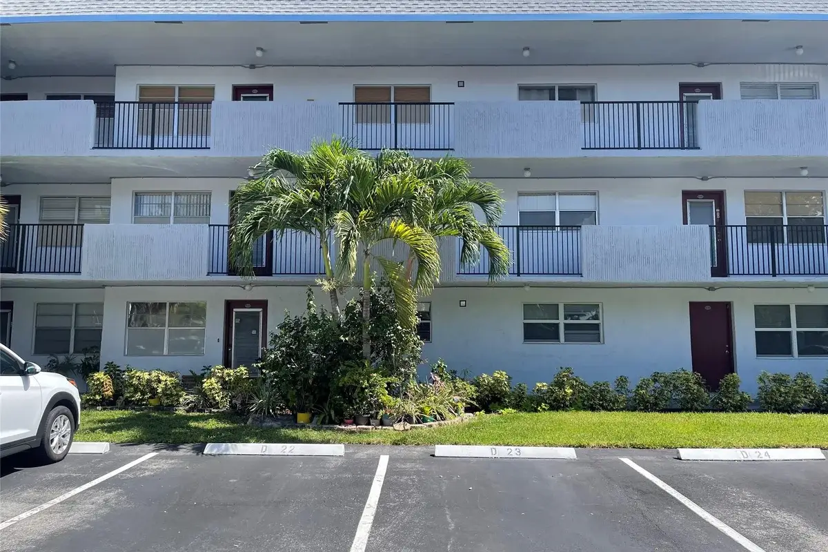 8405 NW 61st St #D-109, Tamarac: photo 1 of 25