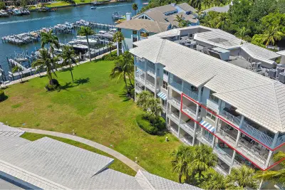 432 Bay Colony Dr N, Juno Beach: photo 1 of 24