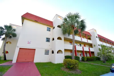 3051 Sunrise Lakes Dr #311, Sunrise: photo 1 of 20