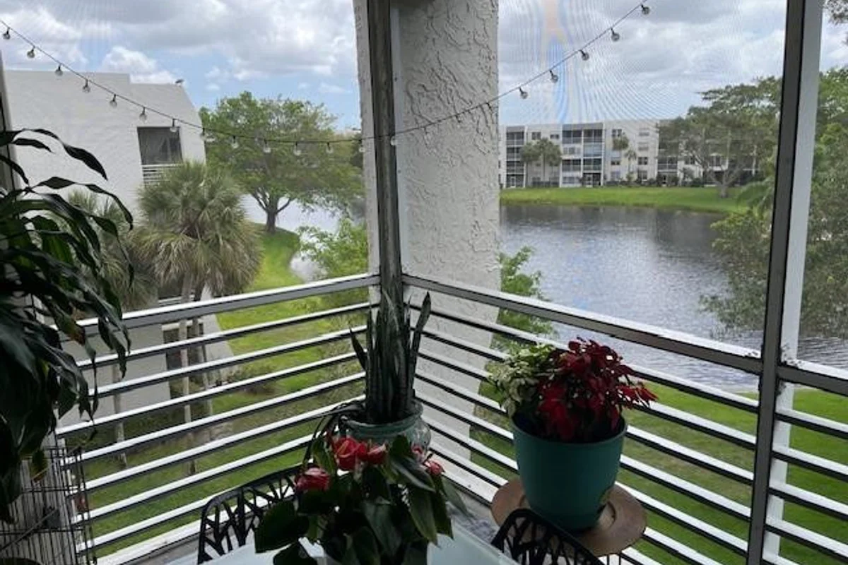 9330 Lagoon Pl #406, Davie: photo 1 of 13