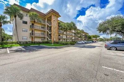 6095 N Sabal Palm Blvd #212, Tamarac: photo 1 of 40