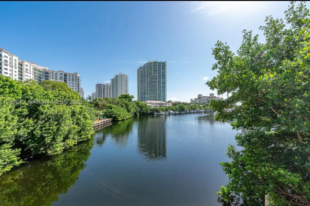 19999 E Country Club Dr #1202, Aventura: photo 1 of 35