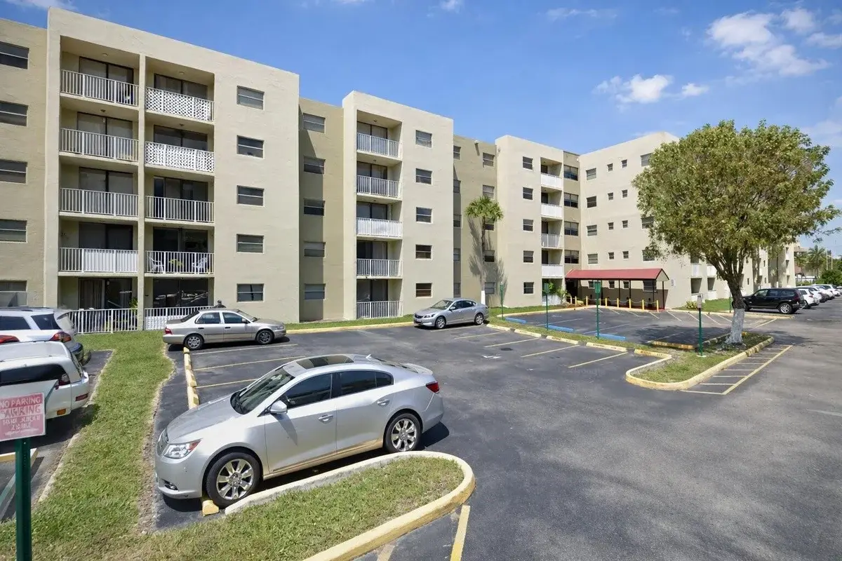 8185 NW 7th St #214, Miami: photo 1 of 15