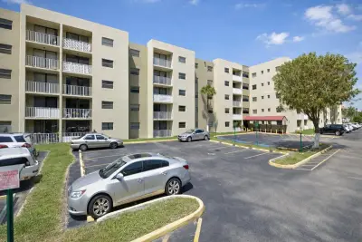 8185 NW 7th St #214, Miami: photo 1 of 15