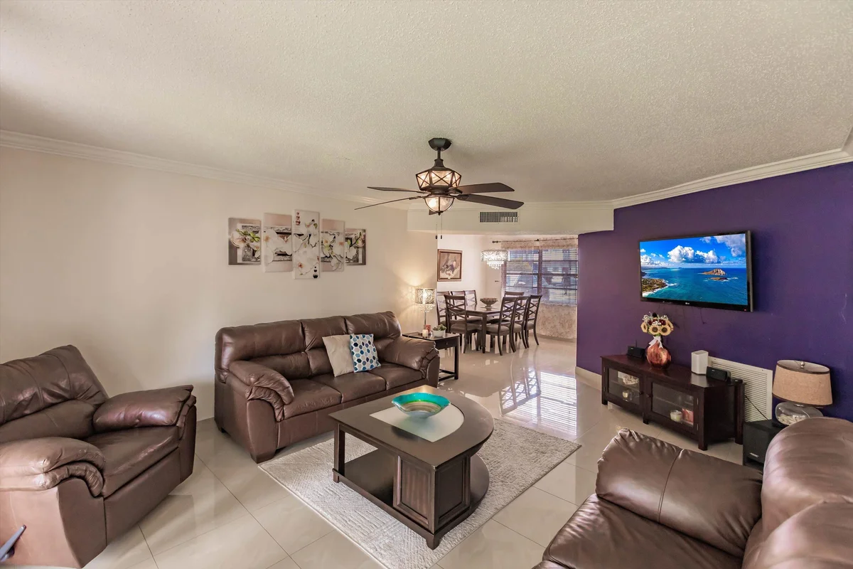 4270 NW 40th St #105, Lauderdale Lakes: photo 1 of 23