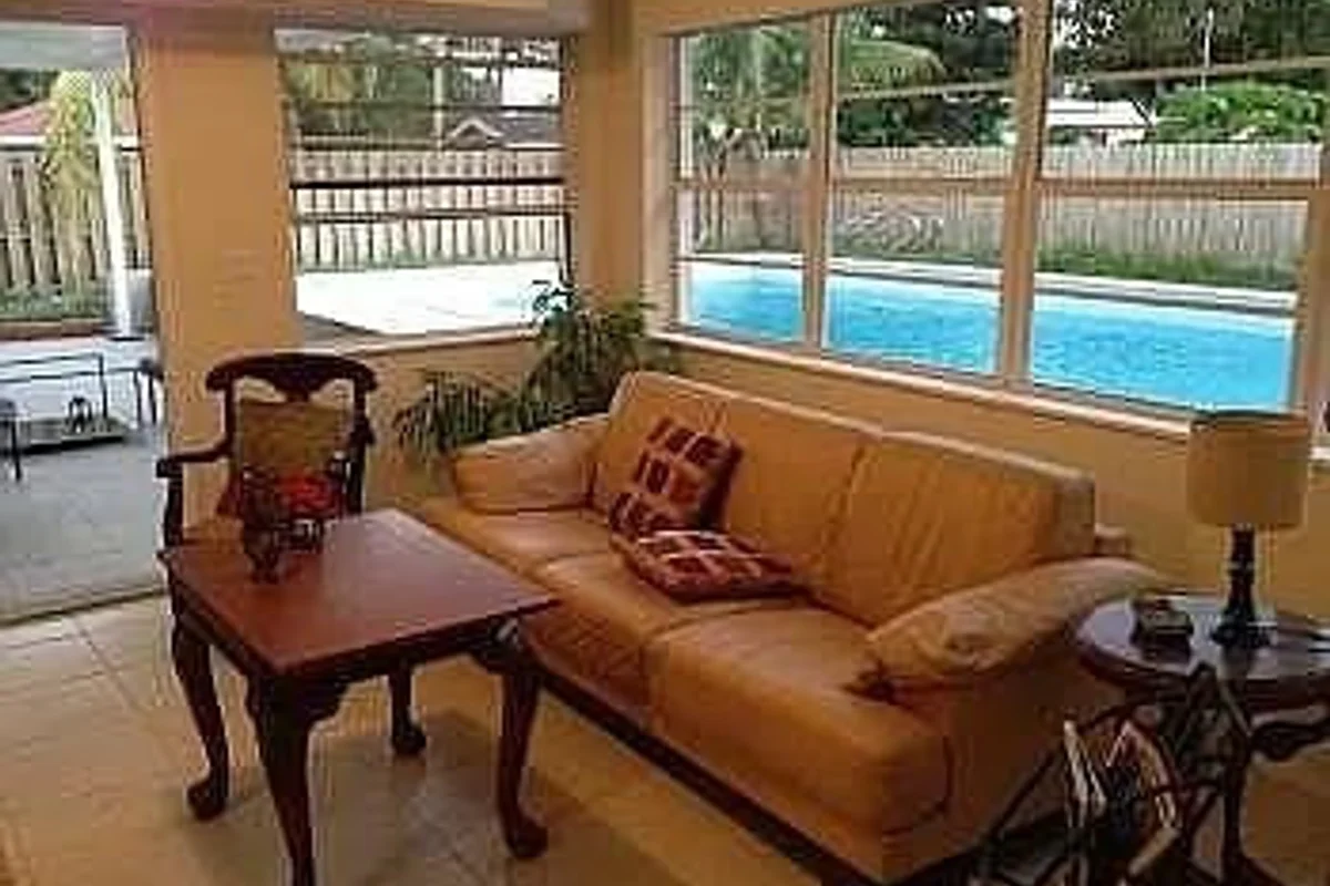 236 E 56th St, Hialeah: photo 1 of 7