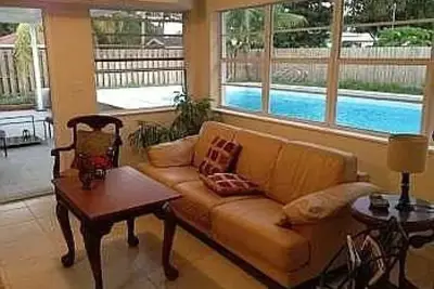 236 E 56th St, Hialeah: photo 1 of 7