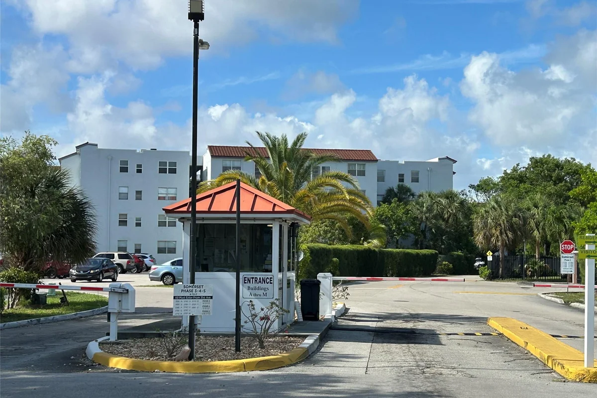 2800 Somerset Dr #109J, Lauderdale Lakes: photo 1 of 4
