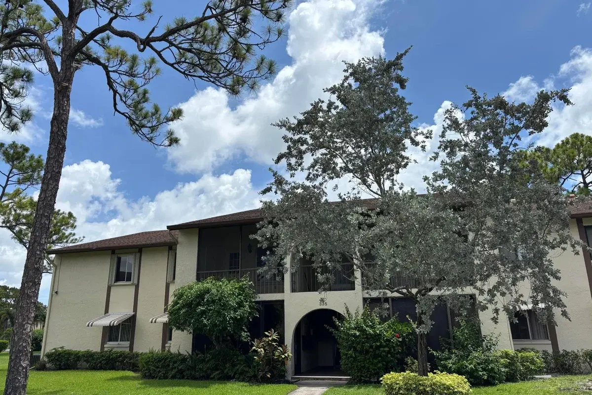 335 Knotty Pine Cir #D2, Lake Worth: photo 1 of 13