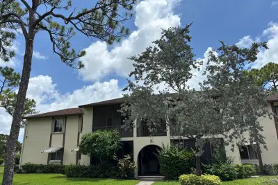 335 Knotty Pine Cir #D2, Lake Worth: photo 1 of 13