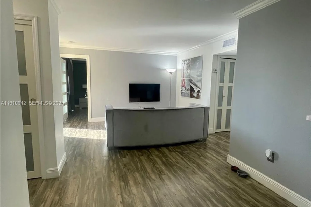 11800 SW 18th St #131-4, Miami: photo 1 of 29
