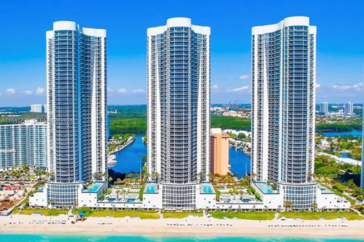 Condo in Sunny Isles Beach: photo 1 of 27
