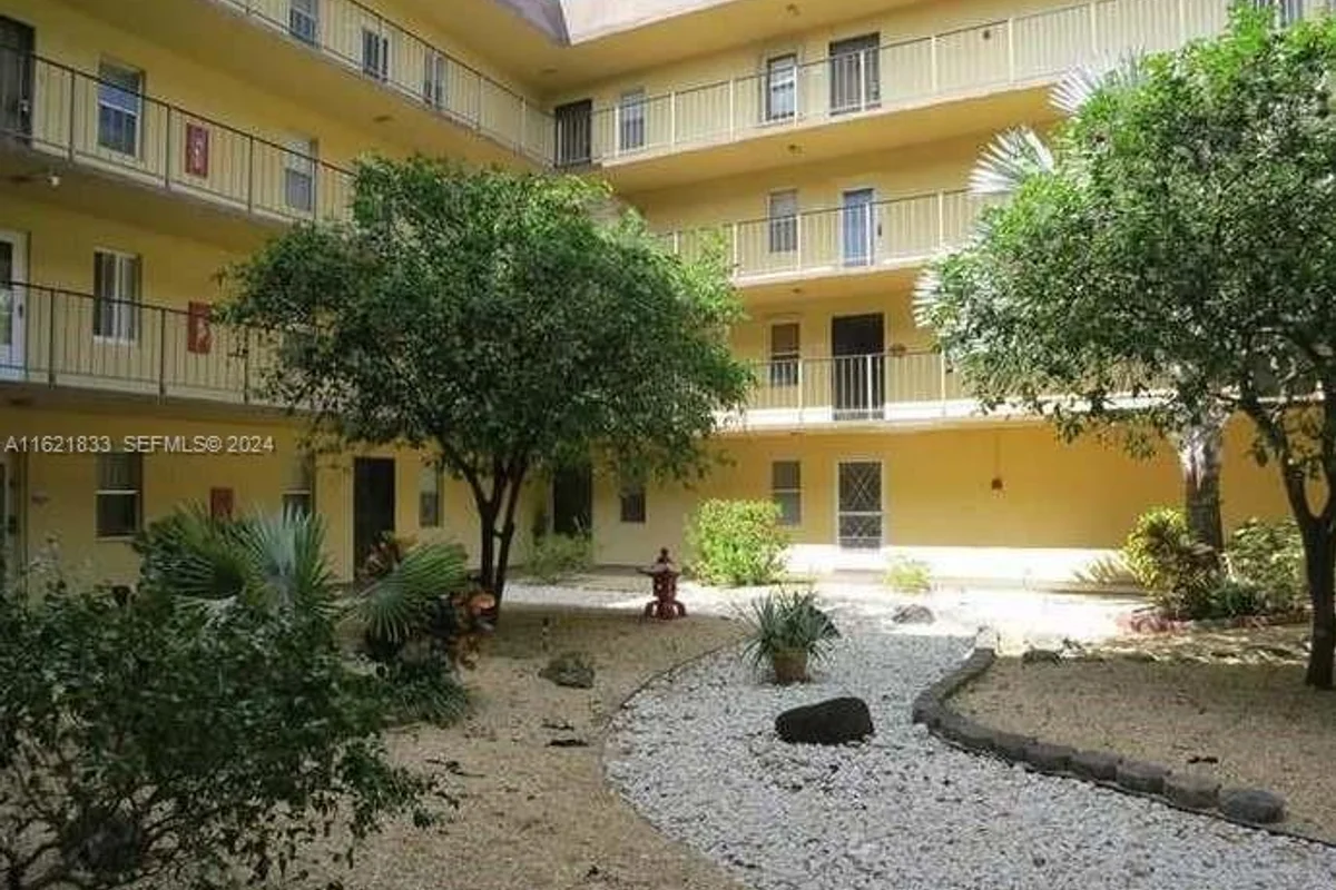 2831 Somerset Dr #206, Lauderdale Lakes: photo 1 of 13