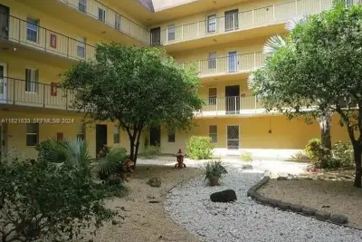 2831 Somerset Dr #206, Lauderdale Lakes: photo 1 of 13