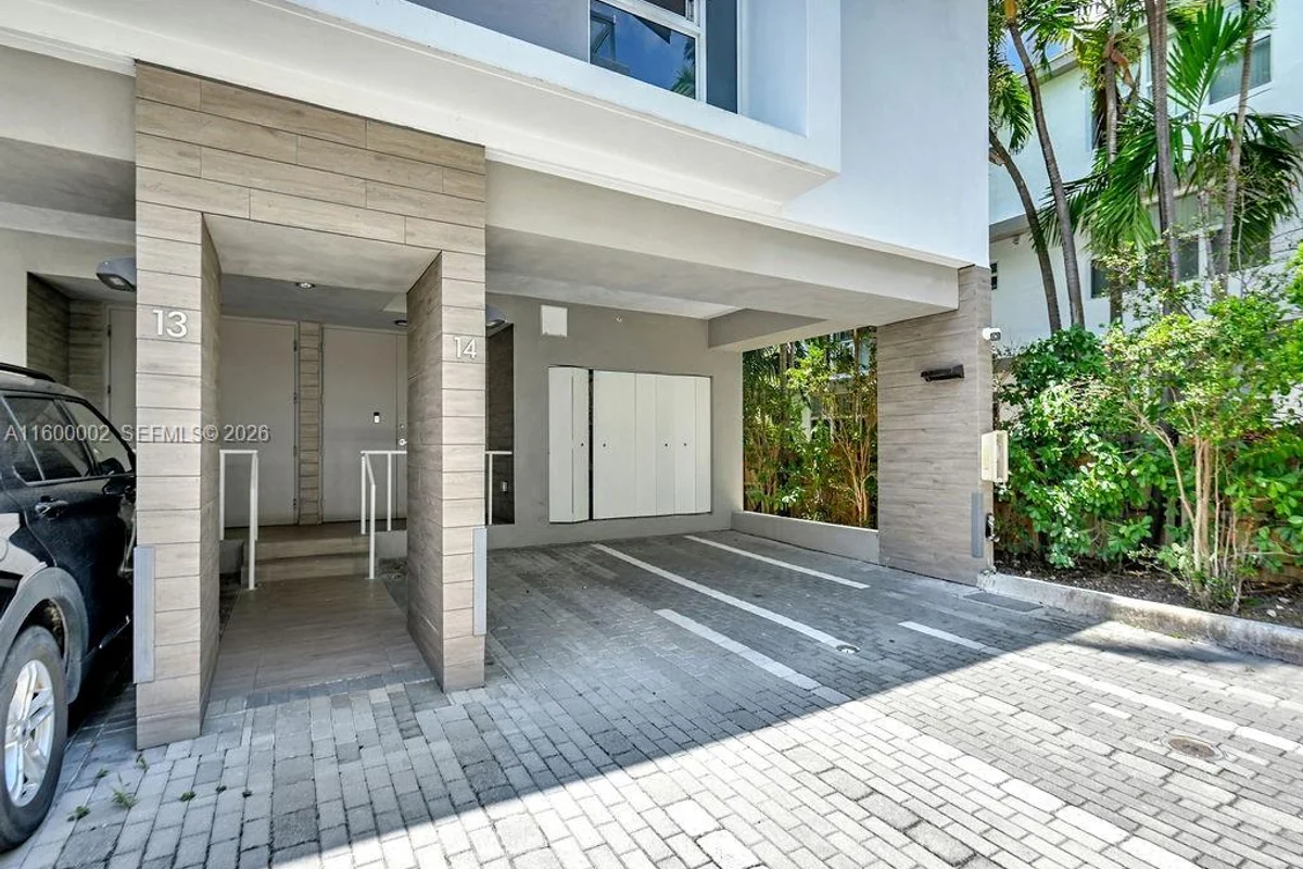 1000 99th St #14, Bay Harbor Islands: photo 1 of 22