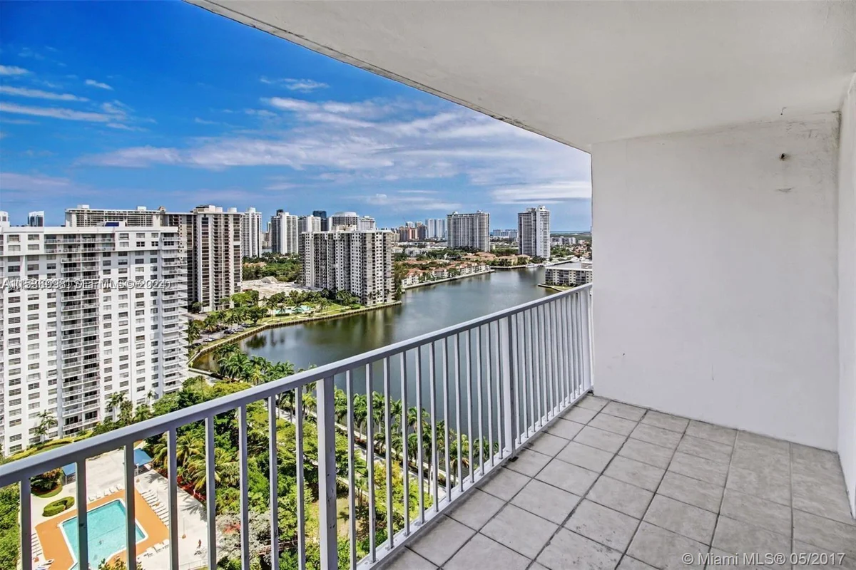 2801 NE 183rd St #2208W, Aventura: photo 1 of 17