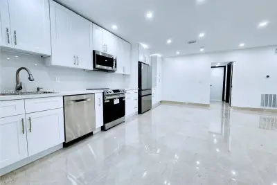11930 NE 19th Dr #3, North Miami: photo 1 of 44