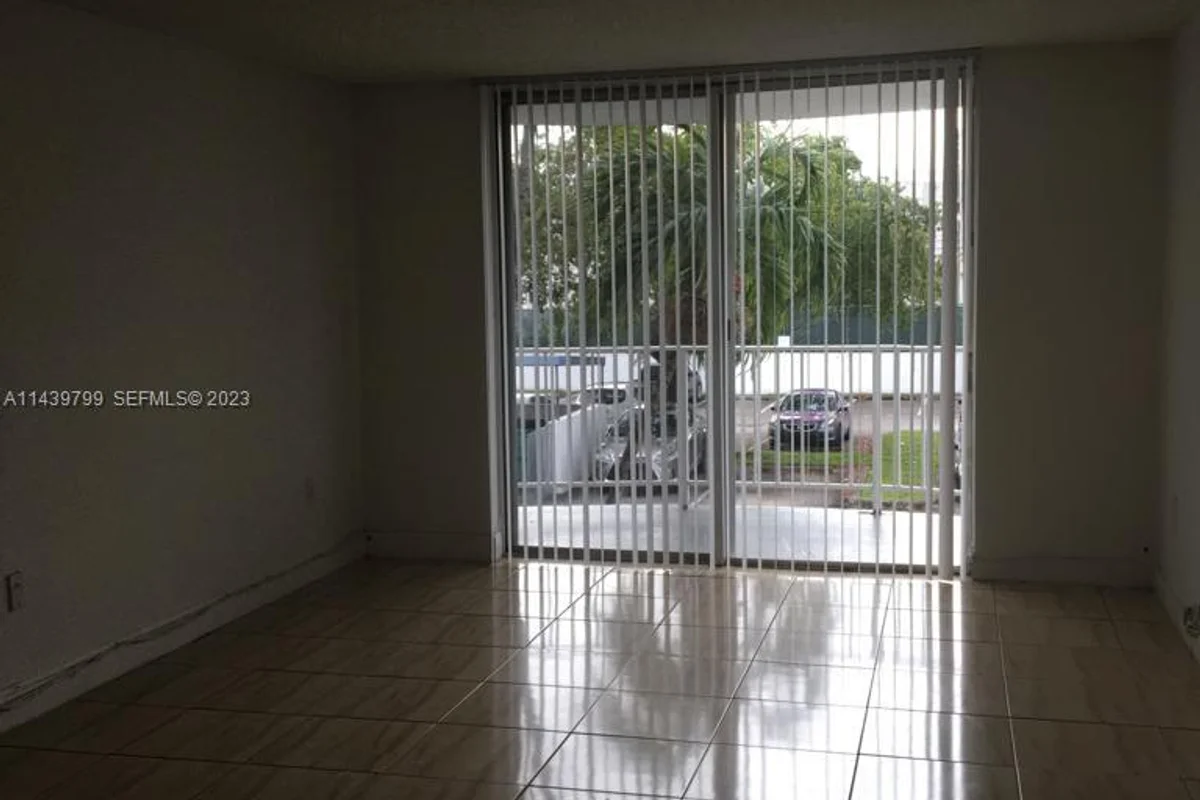 498 NW 165th St Rd #D205, Miami: photo 1 of 18