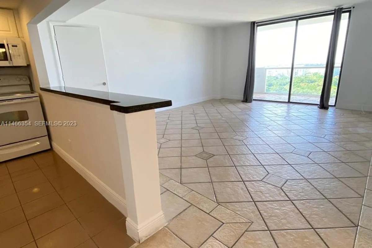 13499 Biscayne Blvd #1505, North Miami: photo 1 of 20