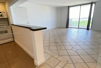 13499 Biscayne Blvd #1505, North Miami: photo 1 of 20