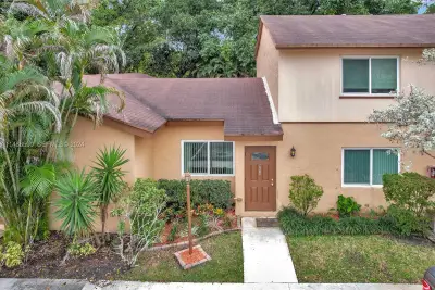 7083 W Sunrise Blvd, Plantation: photo 1 of 26